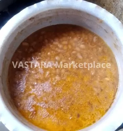A plate of Cooked yellow beans