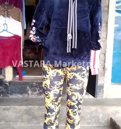 Lady's tight and crop sweater