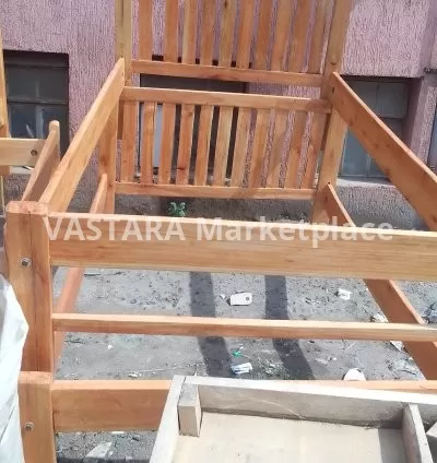 Simple wooden bed 4*6