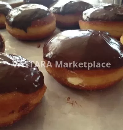 Cake filled with chocolate cream