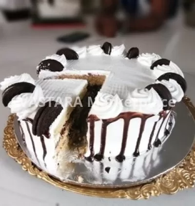 Decorated vanilla cake